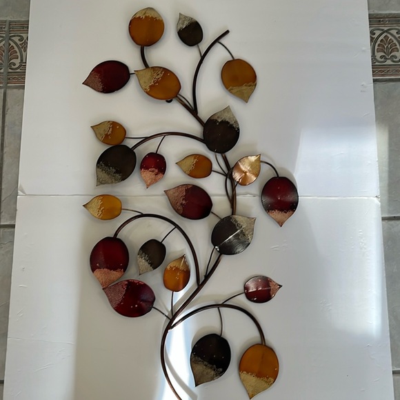 UNBRANDED HOME ACCENT/DECOR. LEAVES ON BRANCH - Picture 1 of 6